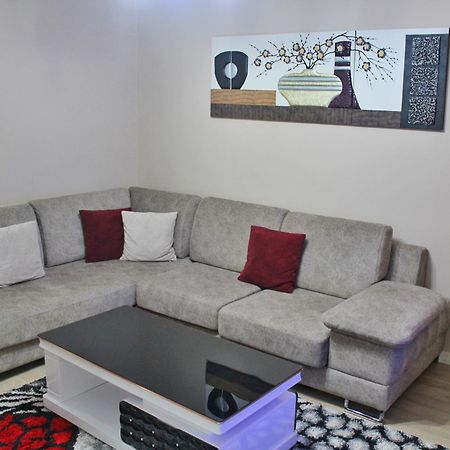 Essy'S Apartment Korce Buitenkant foto