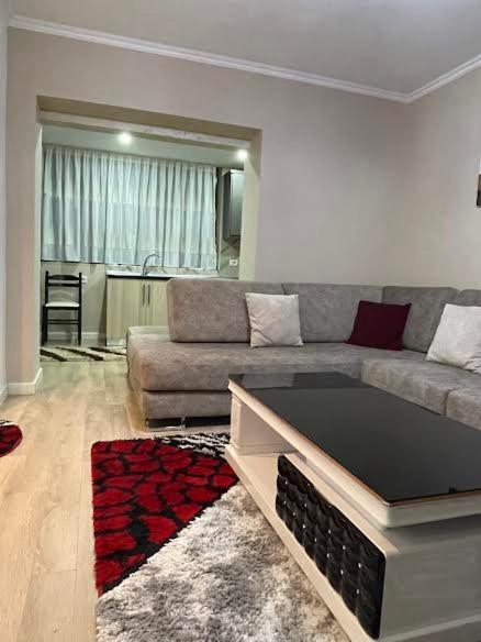 Essy'S Apartment Korce Buitenkant foto